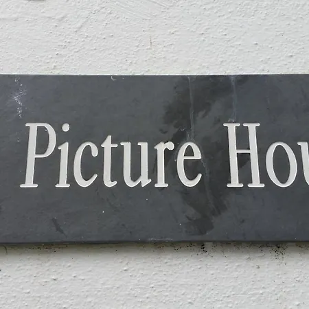The Picture House Stylish In * Fowey